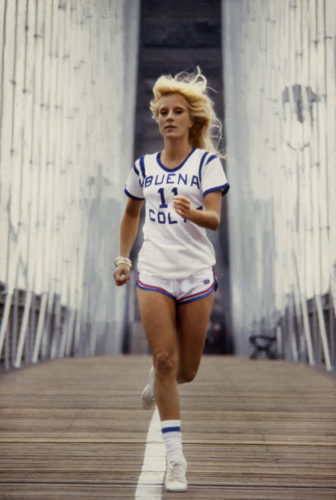 JEAN-PIERRE LAFFONT Sylvie Vartan, Brooklyn Bridge, New York, 1979