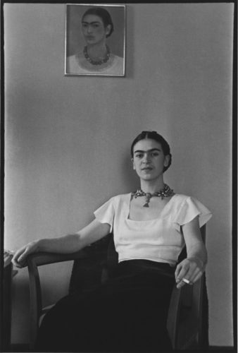 38 20 ANS - LA GALERIE DE L’INSTANT LUCIENNE BLOCH Frida Kahlo, double portrait, Hôtel Barbizon, New York, 1933